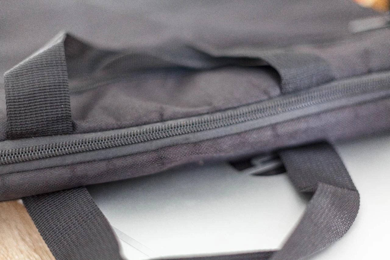 Urban Factory Nylee PC 14.1" / Tablet Bag - Black - Very Good Condition – photo 7